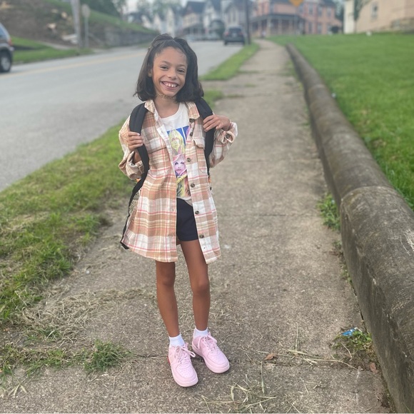 Meet your Posher, Cara - Picture 3 of 4